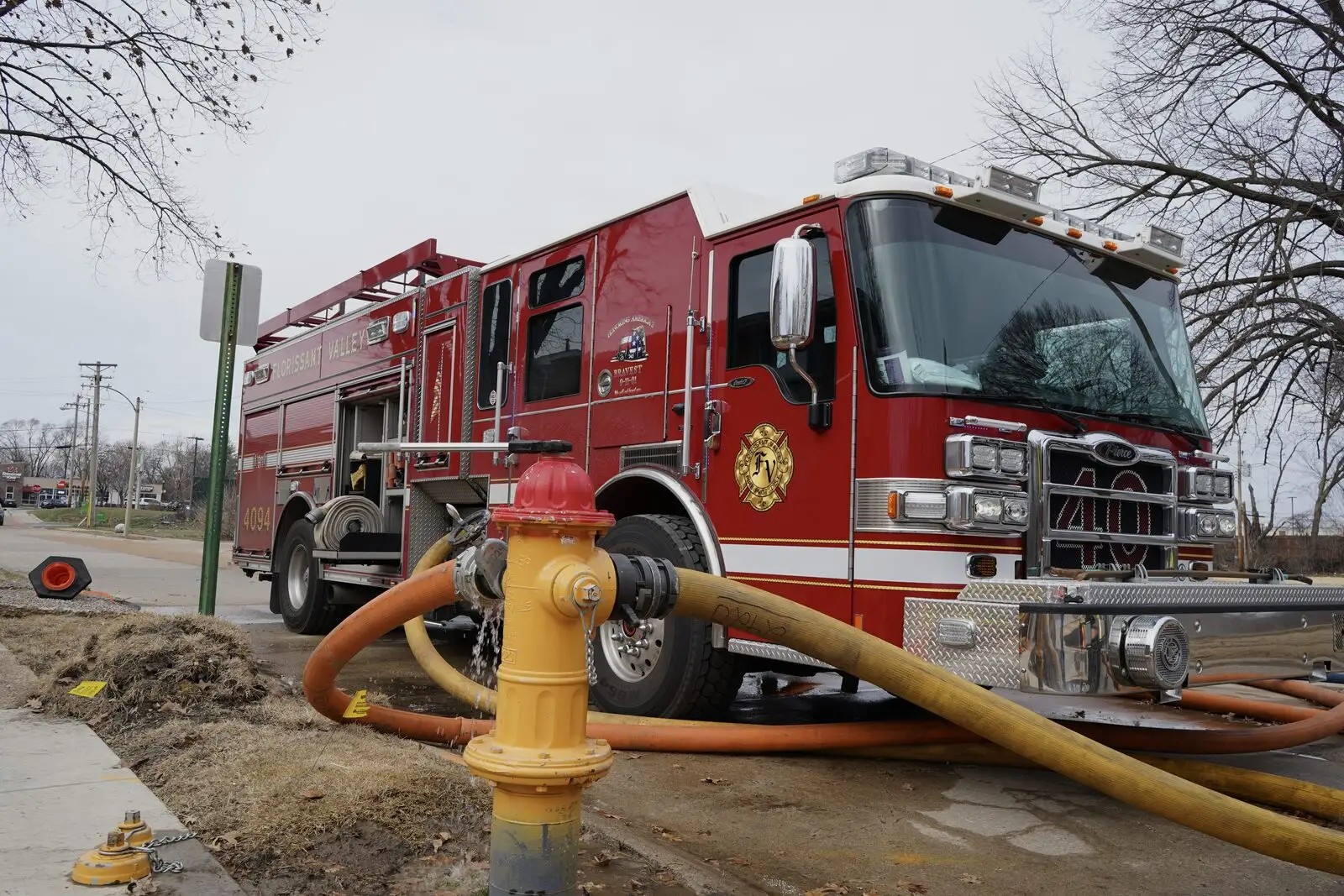 Engine 4094 positioned beside a hydrant