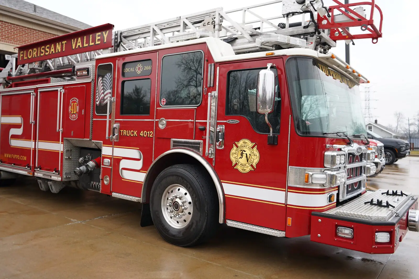 Aerial Truck 4012, side view